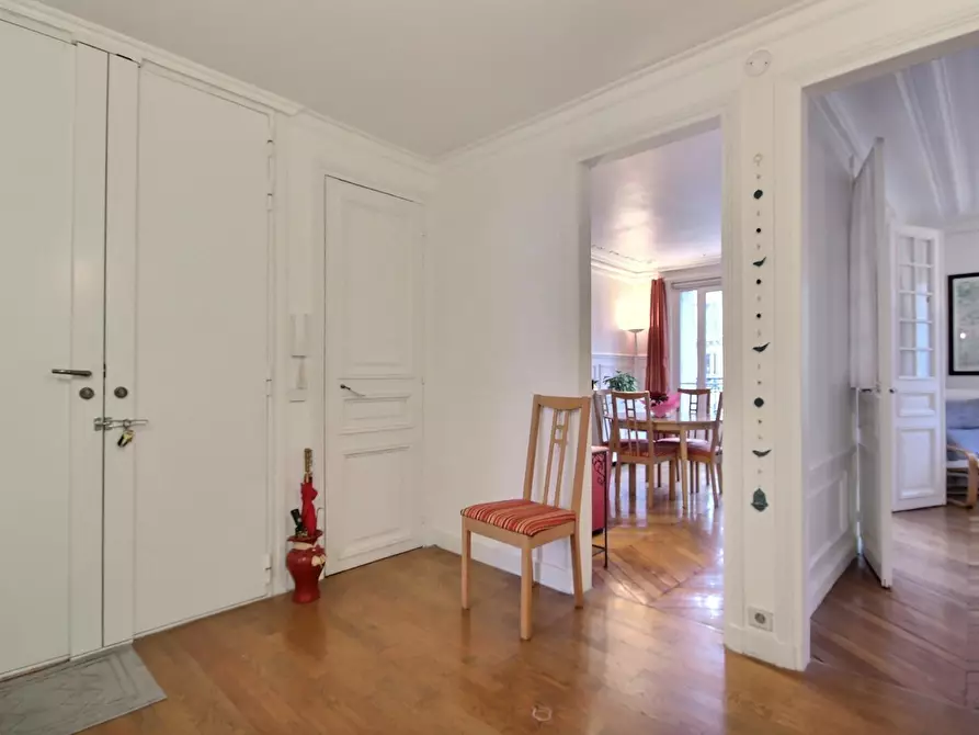 Immagine 3 di Appartamento in affitto  in Rue Fabre d'Eglantine a Paris