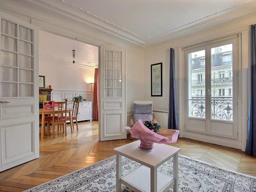 Immagine 8 di Appartamento in affitto  in Rue Fabre d'Eglantine a Paris