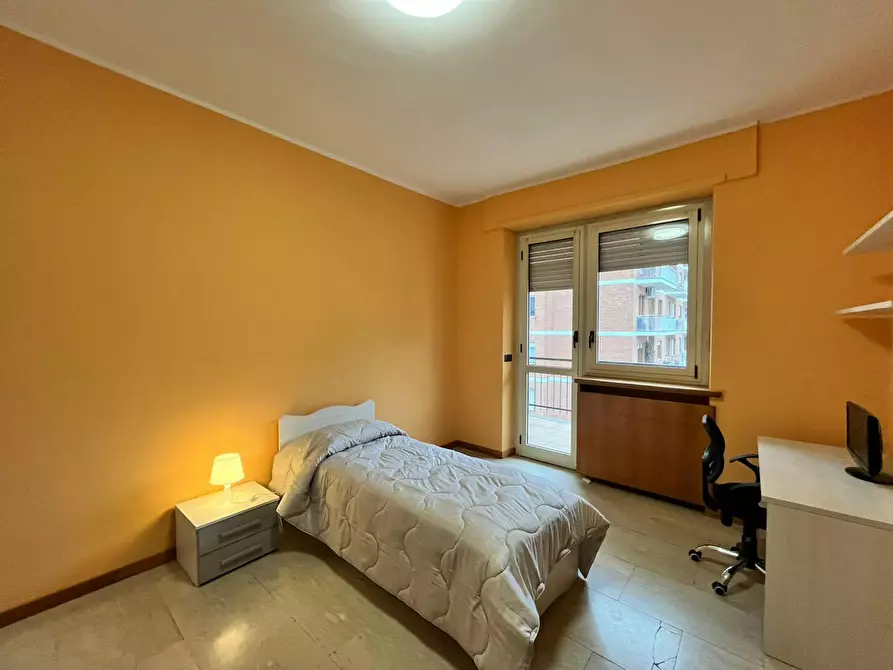 Immagine 3 di Camera in affitto  in Via San Marino a Torino