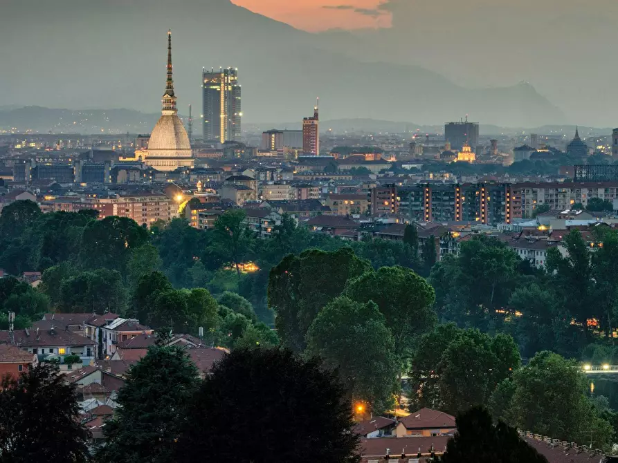 Immagine 10 di Appartamento in affitto  in Via Ventimiglia a Torino