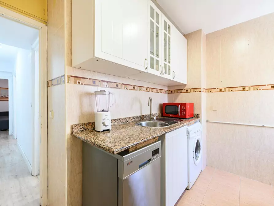 Immagine 10 di Appartamento in affitto  in Calle Porthos a Madrid