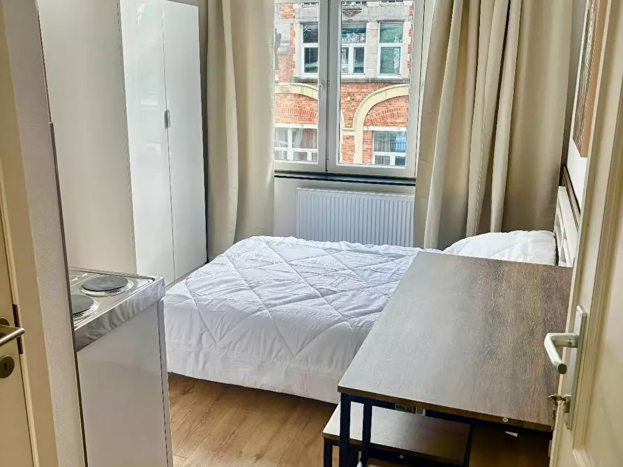 Immagine 1 di Appartamento in affitto  in Rue de Veeweyde a Anderlecht