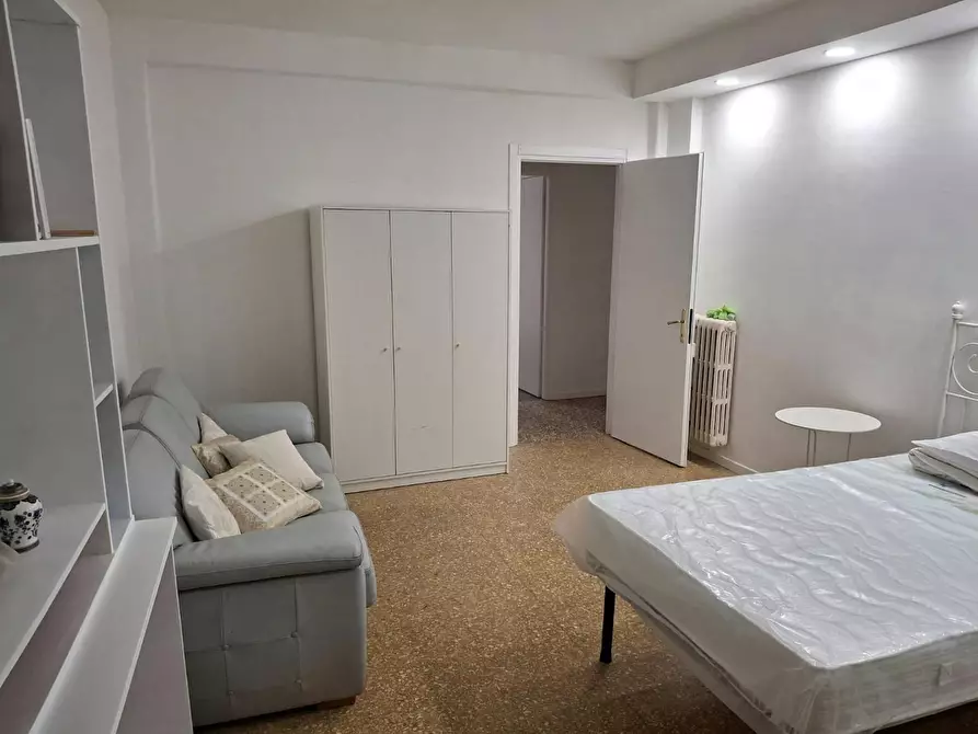 Immagine 2 di Camera in affitto  in Via Ivrea a Roma