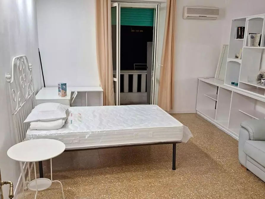 Immagine 6 di Camera in affitto  in Via Ivrea a Roma