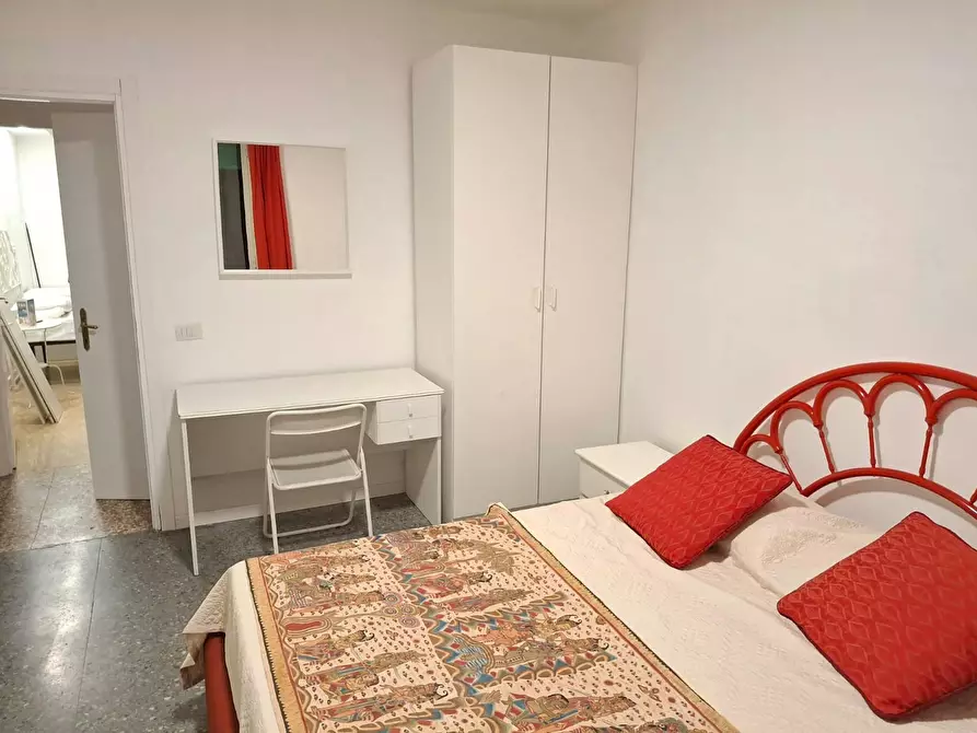 Immagine 1 di Camera in affitto  in Via Ivrea a Roma