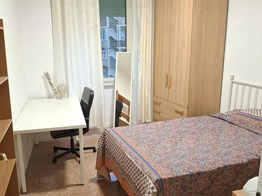 Immagine 3 di Camera in affitto  in Via Ivrea a Roma
