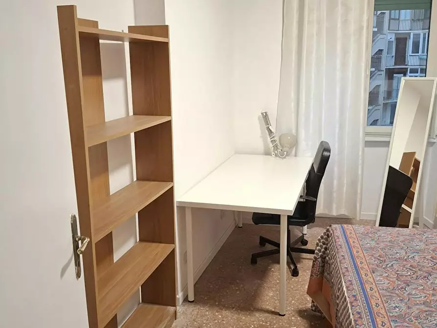 Immagine 2 di Camera in affitto  in Via Ivrea a Roma