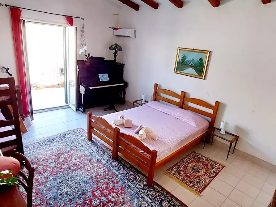 Immagine 8 di Camera in affitto  in Via Argenteria a Palermo