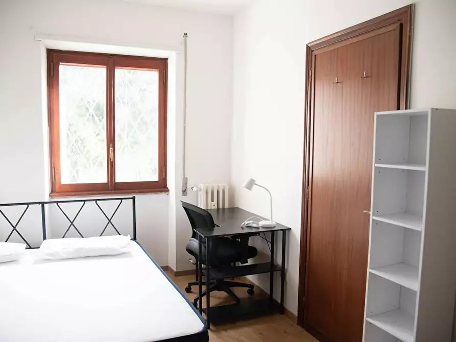 Immagine 2 di Camera in affitto  in Via Colle Di Mezzo a Roma