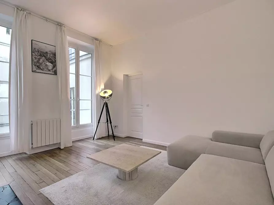 Immagine 2 di Appartamento in affitto  in Rue des Gravilliers a Paris 03
