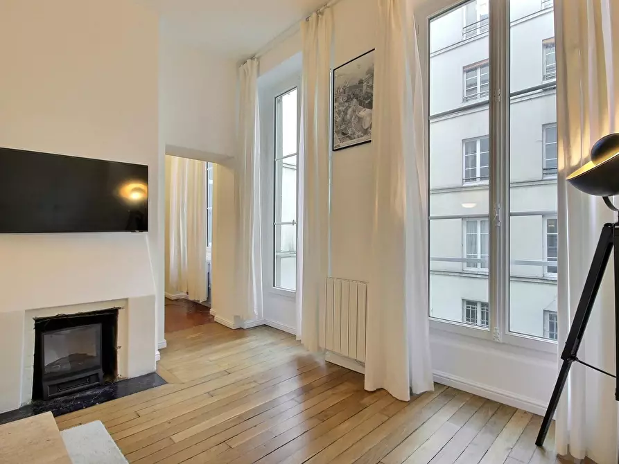 Immagine 5 di Appartamento in affitto  in Rue des Gravilliers a Paris 03