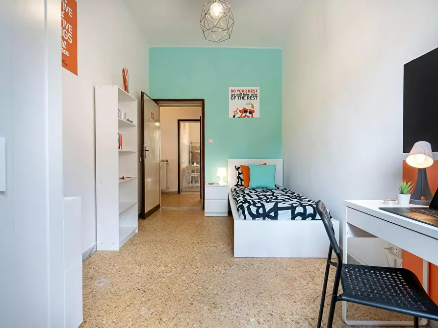 Immagine 1 di Camera in affitto  in Via Francesco de Pinedo a Pisa