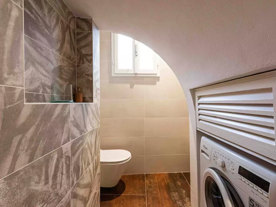 Immagine 10 di Appartamento in affitto  in Via dei Leoni a Firenze