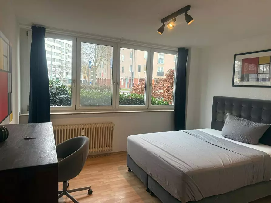 Immagine 1 di Camera in affitto  in Aachener Straße a Düsseldorf