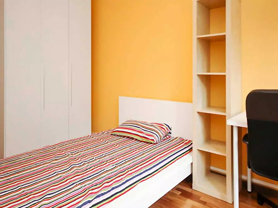 Immagine 2 di Camera in affitto  in Via Raffaello Bertieri a Milano