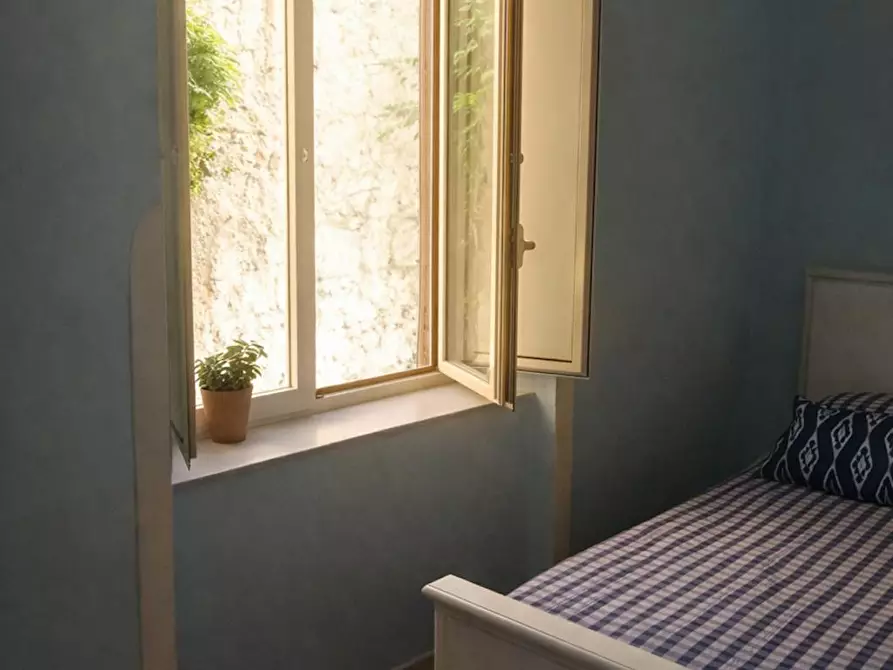 Immagine 3 di Casa indipendente in affitto  in Piazzetta San Giovanni in Porta a Napoli