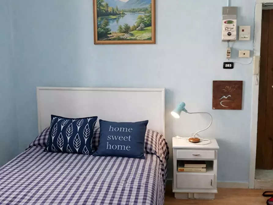 Immagine 1 di Casa indipendente in affitto  in Piazzetta San Giovanni in Porta a Napoli