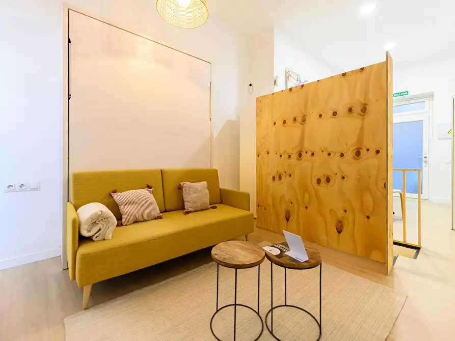 Immagine 1 di Appartamento in affitto  in Calle de Fernando Garrido a Madrid