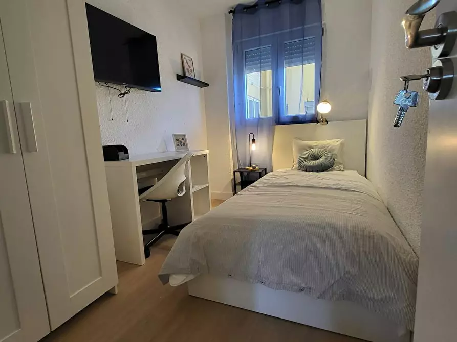 Immagine 1 di Camera condivisa in affitto  in Carrer de la Princesa Merce a Alicante/Alacant