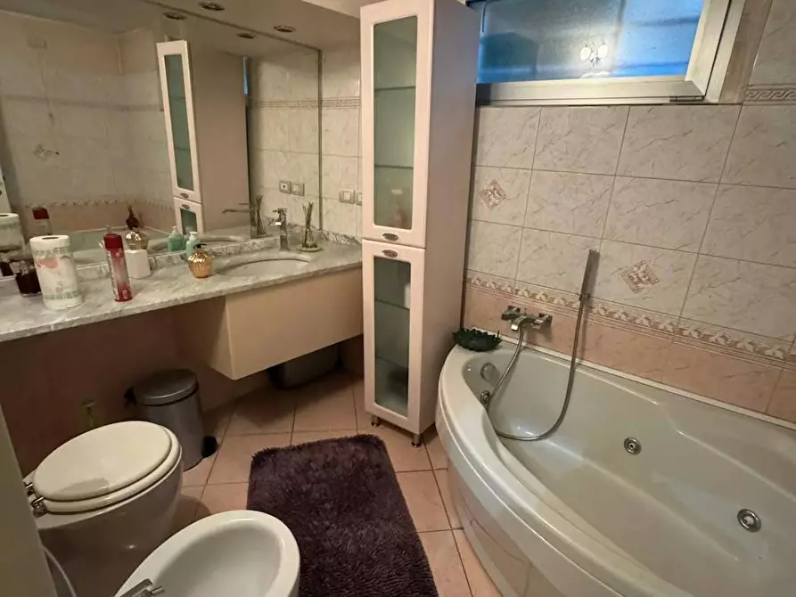 Immagine 3 di Camera in affitto  in Via Lorenzo di Credi a Milano