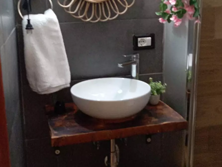 Immagine 9 di Appartamento in affitto  in Piazza Principe Umberto a Napoli