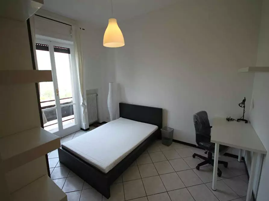 Immagine 1 di Camera in affitto  in Piazza Carlo Stuparich a Milano