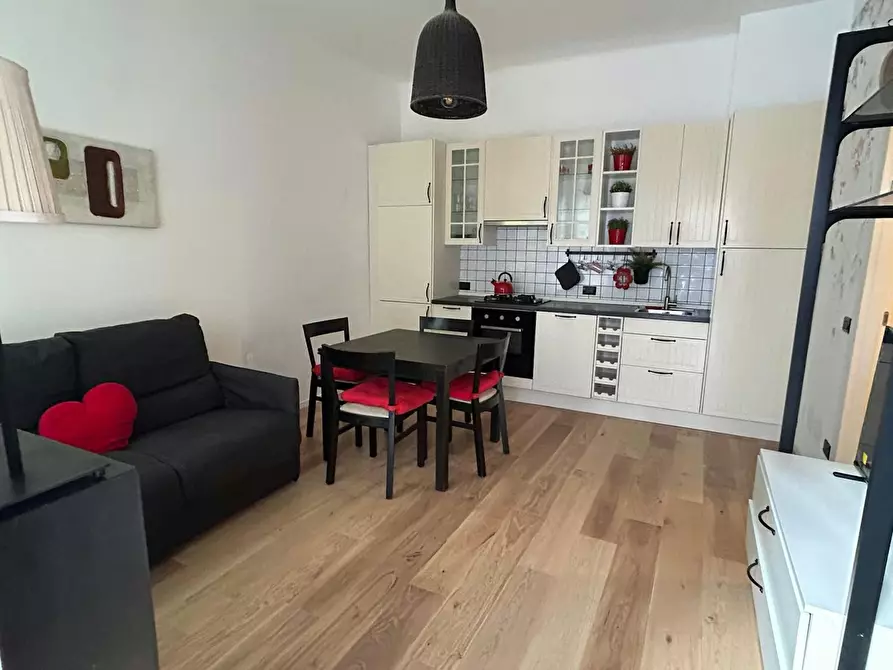 Immagine 1 di Appartamento in affitto  in Via Altaguardia a Milano