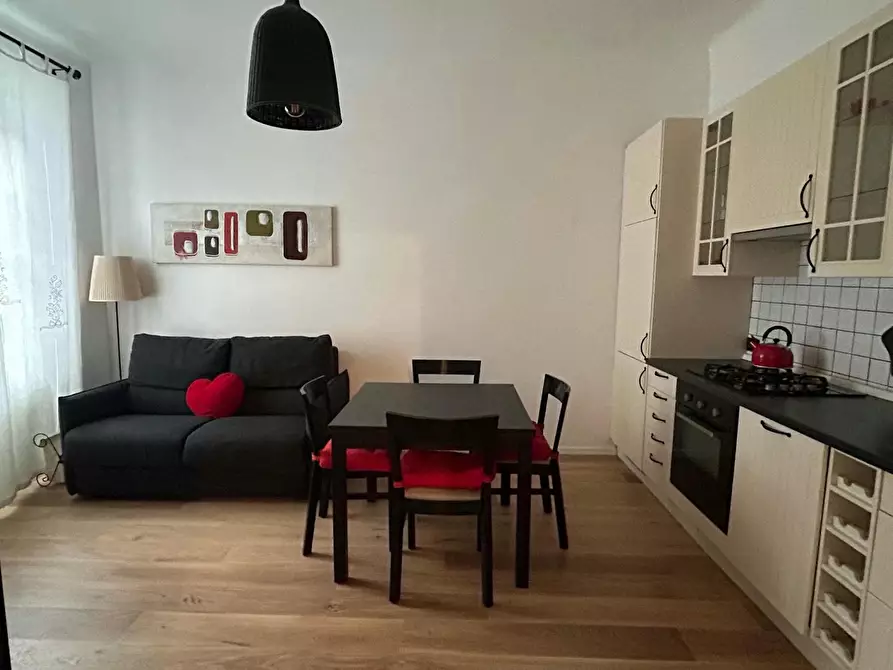 Immagine 2 di Appartamento in affitto  in Via Altaguardia a Milano