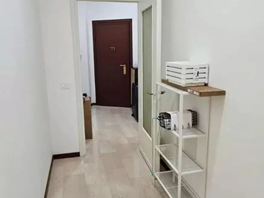Immagine 3 di Camera in affitto  in Via Sulmona a Milano