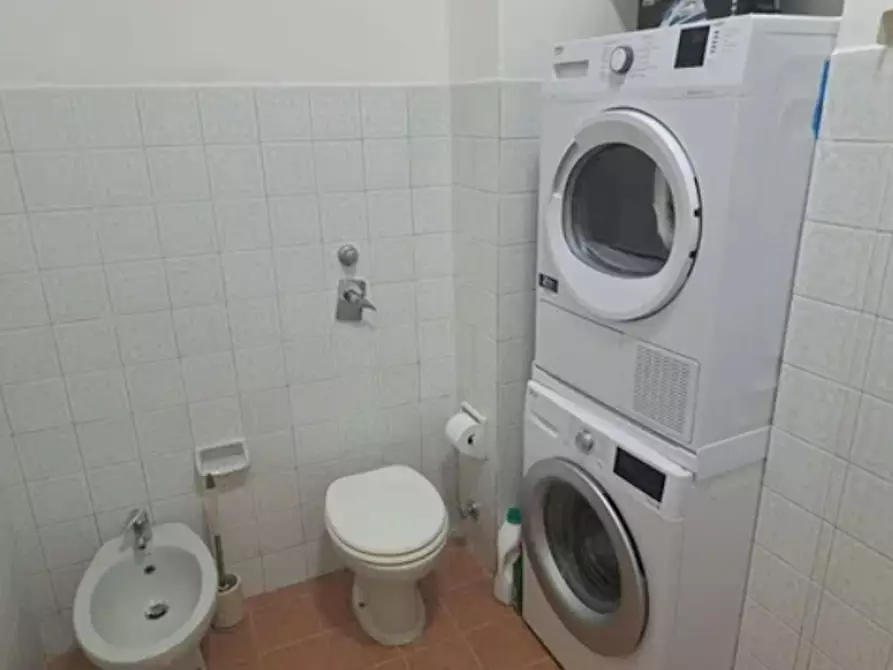 Immagine 5 di Camera in affitto  in Via Sulmona a Milano