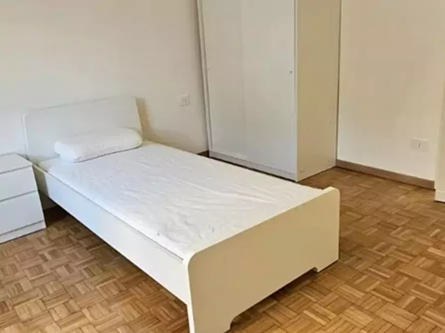 Immagine 8 di Camera in affitto  in Via Sulmona a Milano