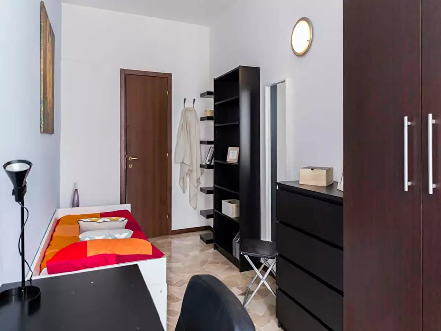 Immagine 6 di Camera in affitto  in Via Raffaello Bertieri a Milano