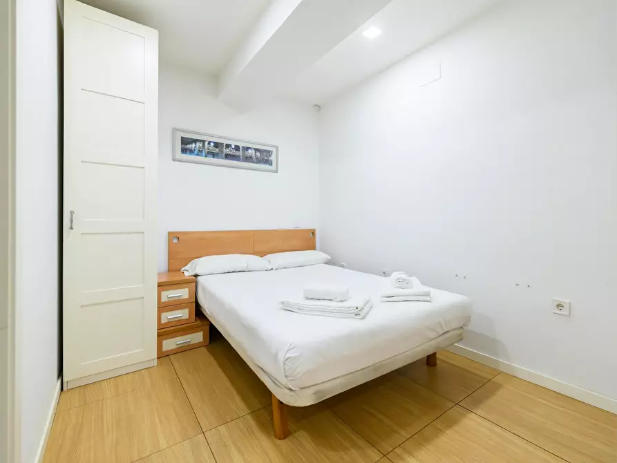 Immagine 1 di Appartamento in affitto  in Calle de Esteban Mora a Madrid