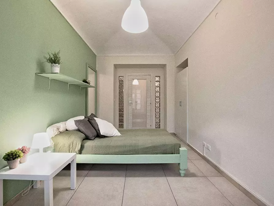 Immagine 2 di Camera in affitto  in Via Nizza a Torino