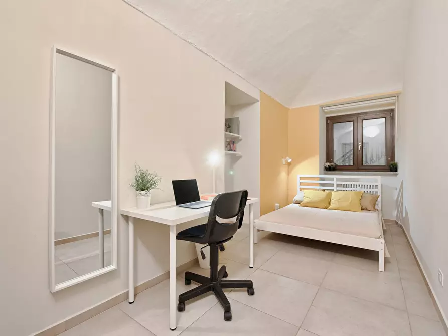 Immagine 1 di Camera in affitto  in Via Nizza a Torino