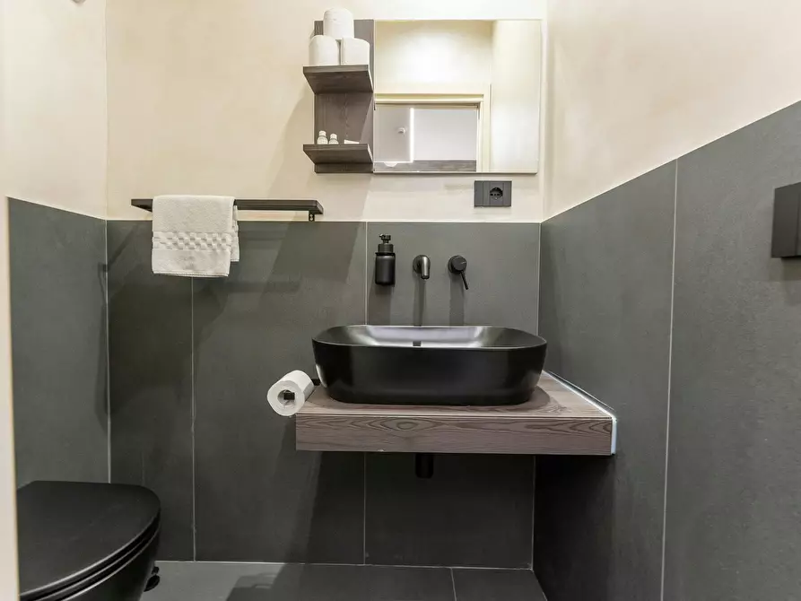 Immagine 10 di Camera in affitto  in Via Faenza a Firenze