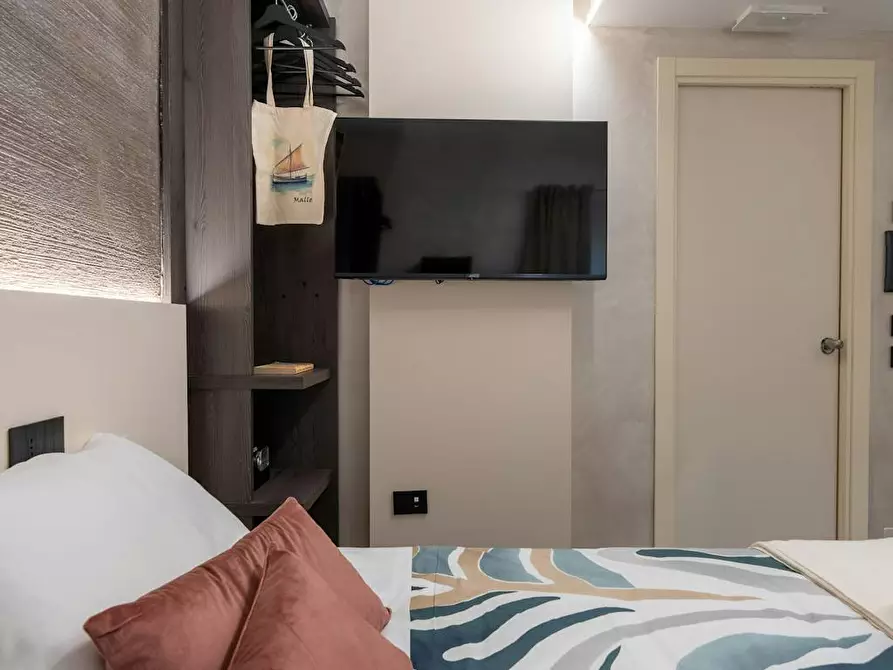 Immagine 5 di Camera in affitto  in Via Faenza a Firenze