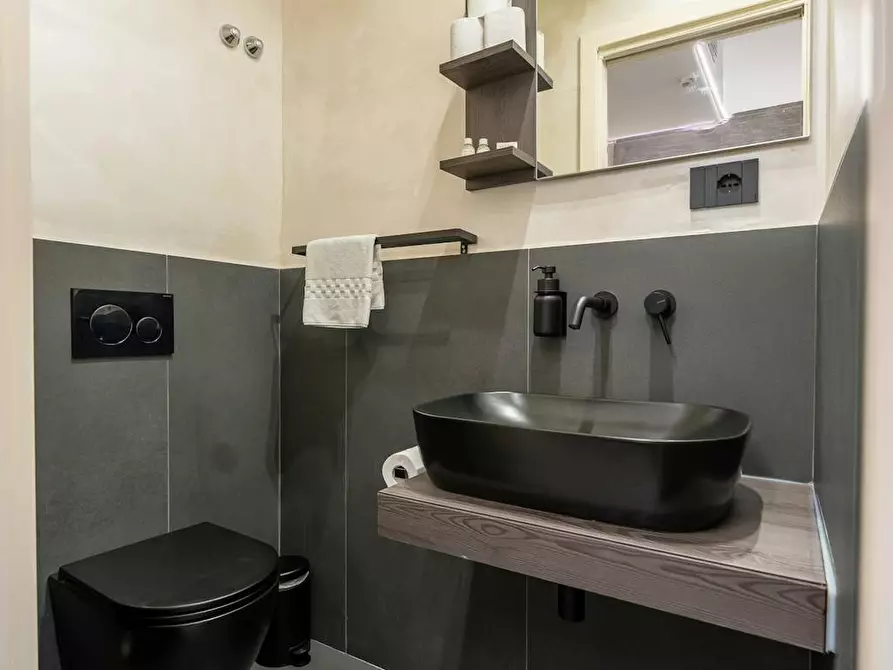 Immagine 9 di Camera in affitto  in Via Faenza a Firenze