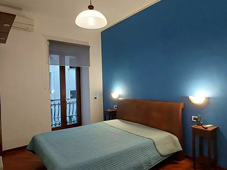 Immagine 1 di Camera in affitto  in Via San Giovanni Maggiore Pignatelli a Napoli