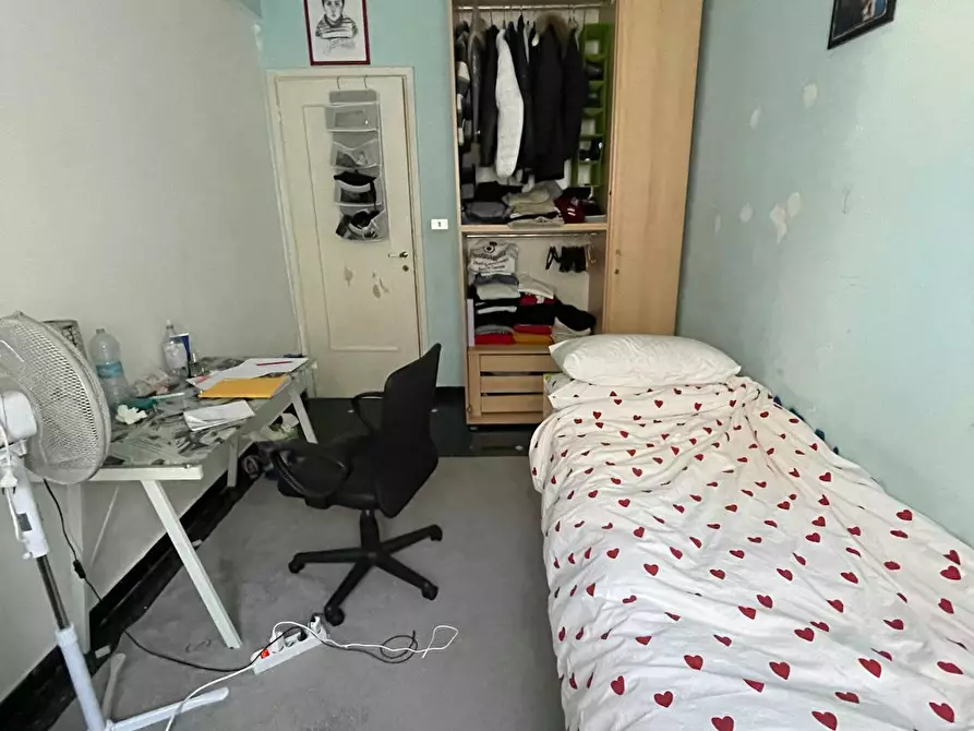 Immagine 3 di Camera condivisa in affitto  in Via Arturo Ferretto a Genova