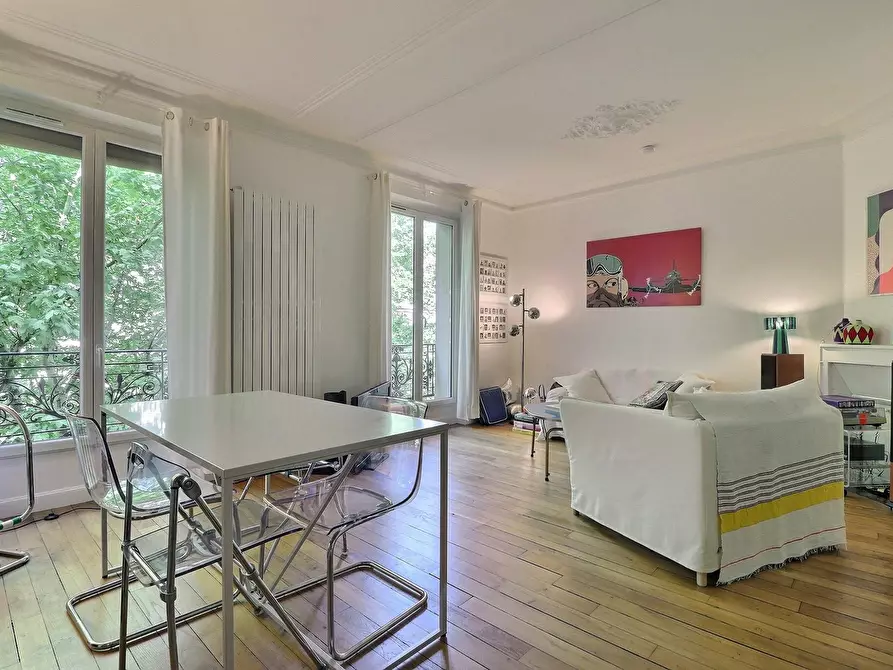 Immagine 1 di Appartamento in affitto  in Rue des Pyrénées a Paris 20
