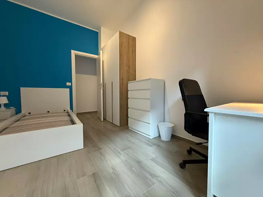 Immagine 9 di Camera in affitto  in Via Cesana a Torino
