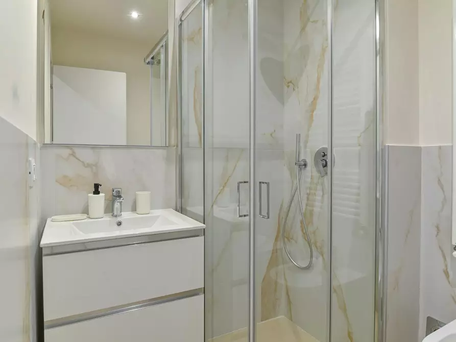 Immagine 6 di Camera in affitto  in Via Cesana a Torino