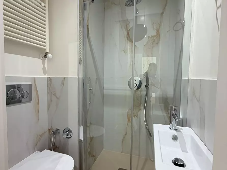 Immagine 10 di Camera in affitto  in Via Cesana a Torino