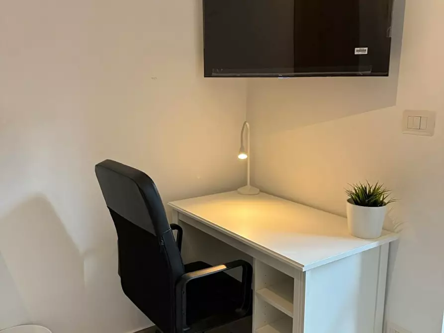 Immagine 10 di Camera in affitto  in Via Cesana a Torino