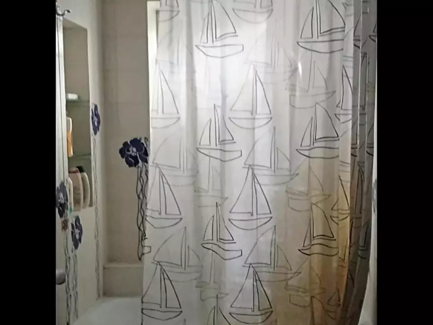 Immagine 9 di Camera in affitto  in Viale Traiano a Napoli