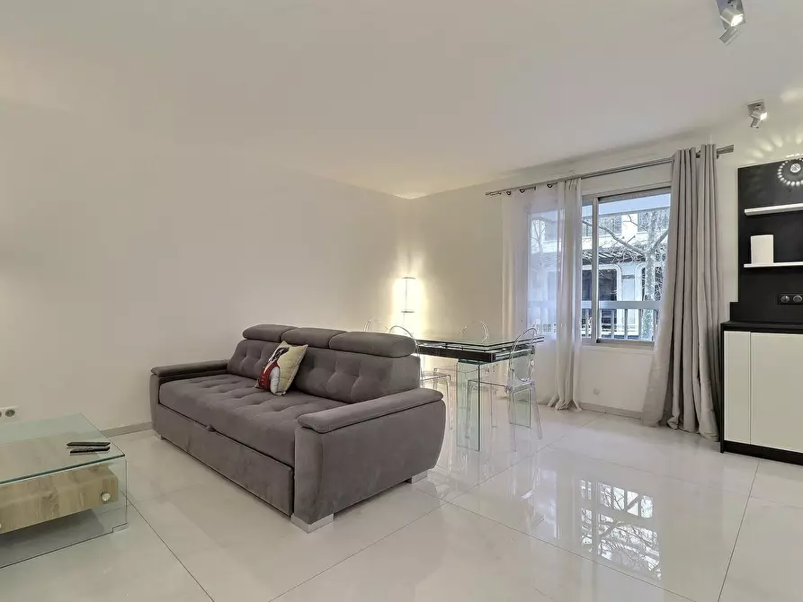 Immagine 1 di Appartamento in affitto  in Avenue Niel a Paris 17