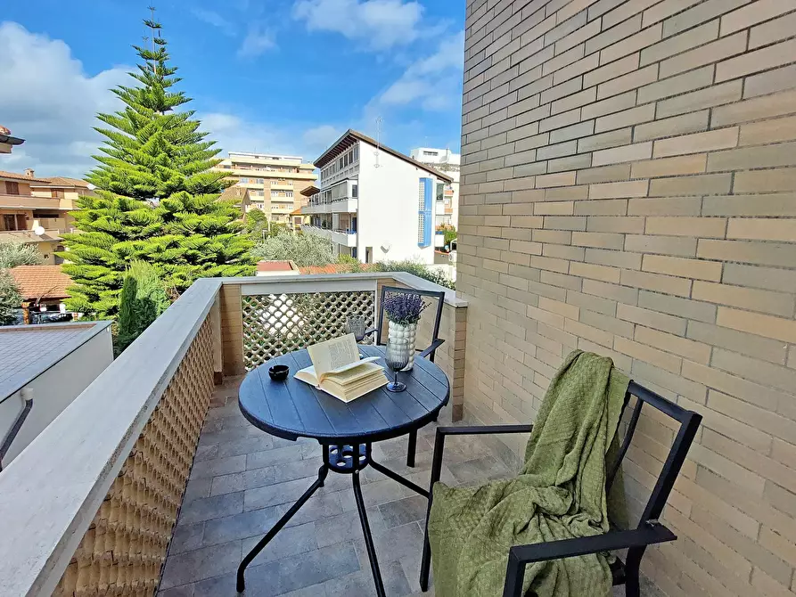 Immagine 10 di Appartamento in affitto  in Piazza G. Battista Grassi a Fiumicino