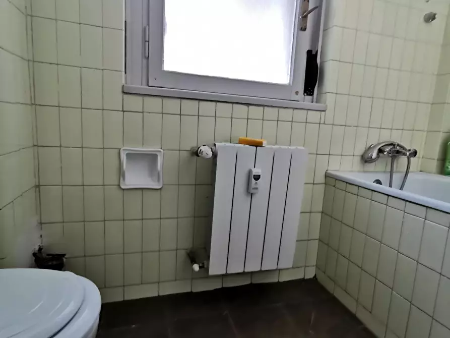 Immagine 10 di Camera condivisa in affitto  in Via Riccardo Zampieri a Roma