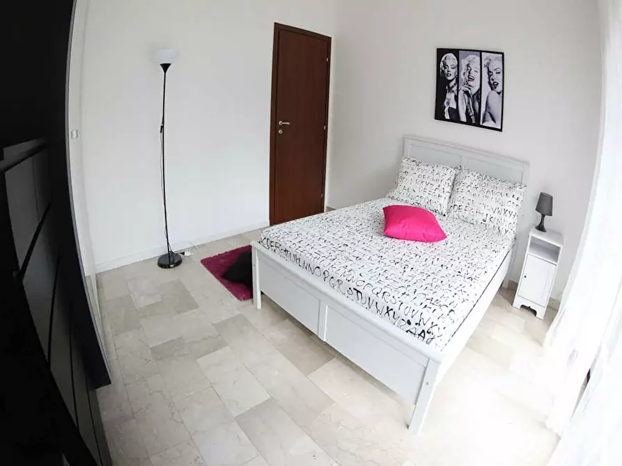 Immagine 3 di Camera in affitto  in Via dei Ciclamini a Milano